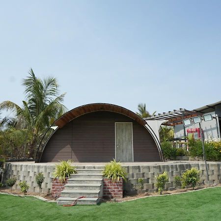 Palm Beach Resort Valsad Екстериор снимка